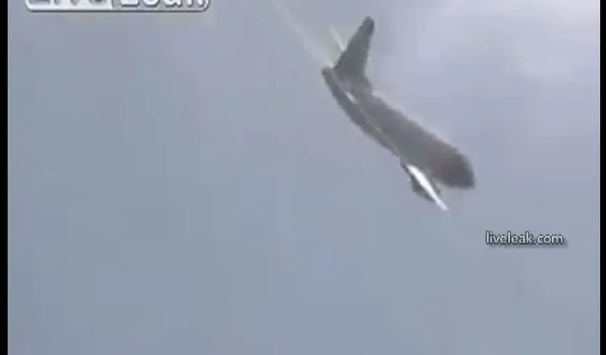 Incredibil: Un pilot foloseşte un avion de pasageri pentru ACROBAŢII AVIATICE VIDEO