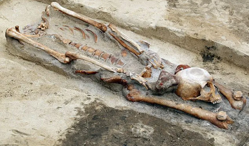 RITUAL MACABRU. DESCOPERIRE îngrozitoare într-un MORMÂNT din Polonia  FOTO