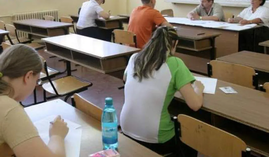FRAUDĂ la BAC. Subiectele la ROMÂNĂ, rezolvate de profesori şi date elevilor în timpul examenului