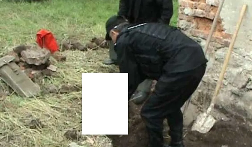 Descoperire INCREDIBILĂ în curtea unui moldovean. Vezi ce găsit bărbatul în timp ce săpa în curte