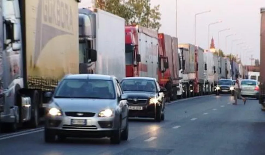 Coadă kilometrică la ieşirea din ţară, din cauza unei noi taxe pentru camioane aplicată de Ungaria