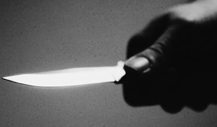 Mai mulţi elevi, TERORIZAŢI de un tânăr care îi ameninţa cu cuţitul la şcoală VIDEO