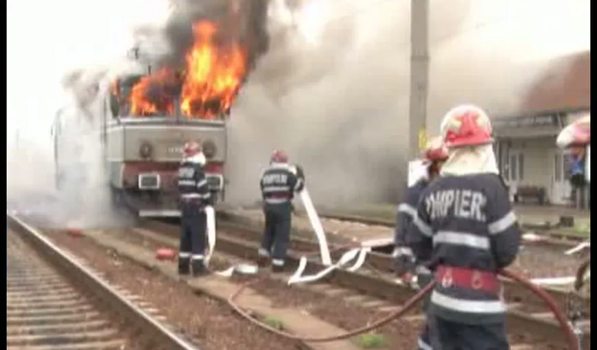 O locomotivă a luat foc în gara din Drobeta Turnu Severin