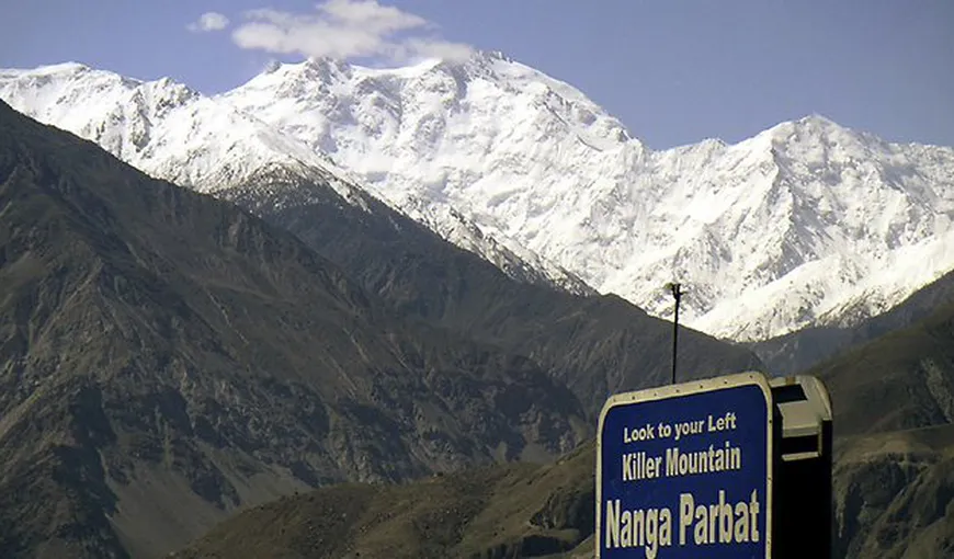 PREMIERĂ ROMÂNEASCĂ: Patru alpinişti au cucerit un vârf din Himalaya