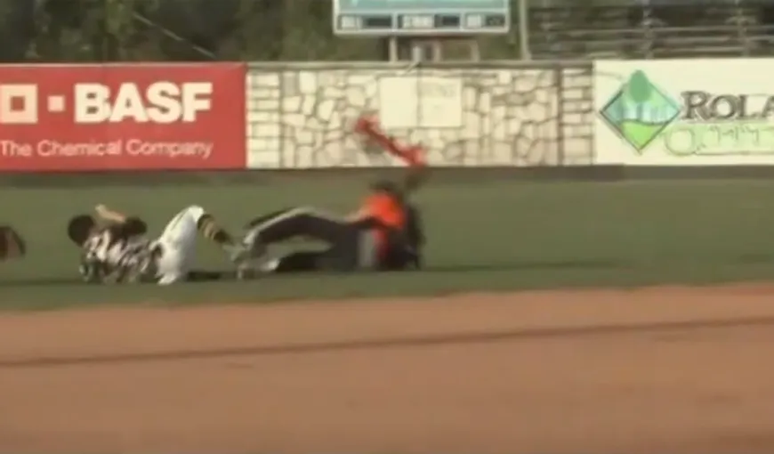 Aterizare eşuată cu paraşuta. Un jucător de baseball a fost lovit din plin de un paraşutist VIDEO