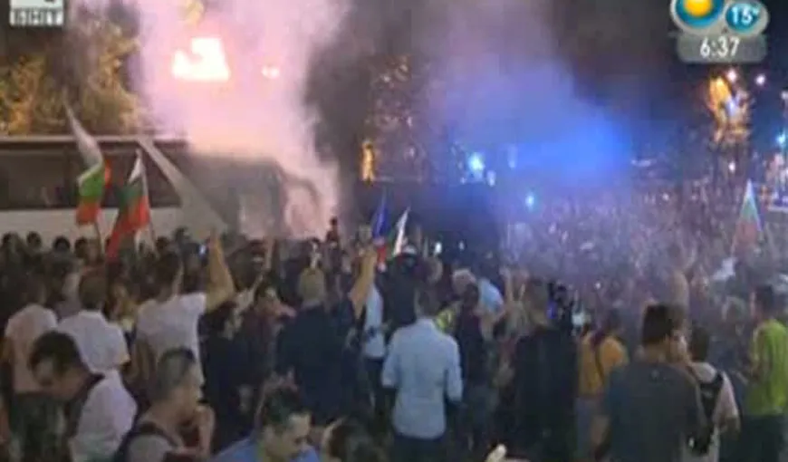 Parlamentul din Sofia, sub ASEDIU. Protestatarii au ridicat BARICADE în jurul clădirii VIDEO