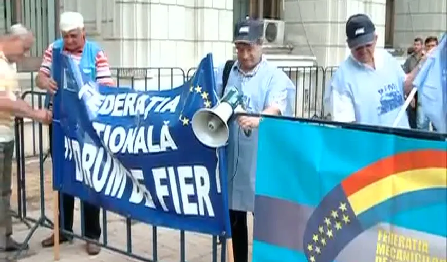 Protest la Ministerul Finanţelor. Angajaţii de la CFR, nemulţumiţi de disponibilizări VIDEO