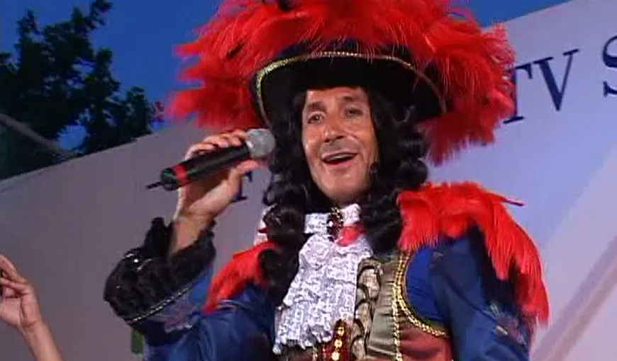 Mazăre, costumat în Ludovic al XIV-lea, cu perucă şi pantofi cu toc, a deschis carnavalul din Mamaia