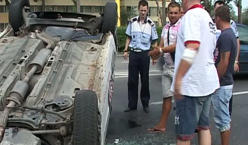 Accident SPECTACULOS în Mamaia. O maşină s-a răsturnat din cauza unui şofer băut VIDEO