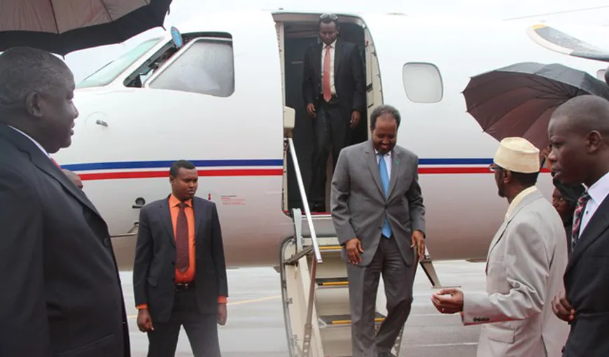 Avionul preşedintelui Somaliei a făcut o aterizare de urgenţă cu motorul în flăcări VIDEO