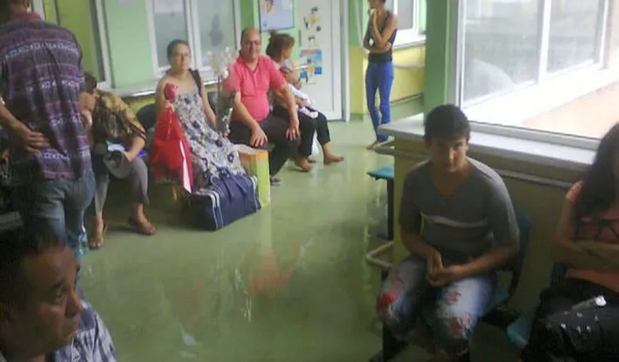 Ploile puternice au făcut RAVAGII în Craiova. Un spital a fost inundat şi mai multe drumuri distruse