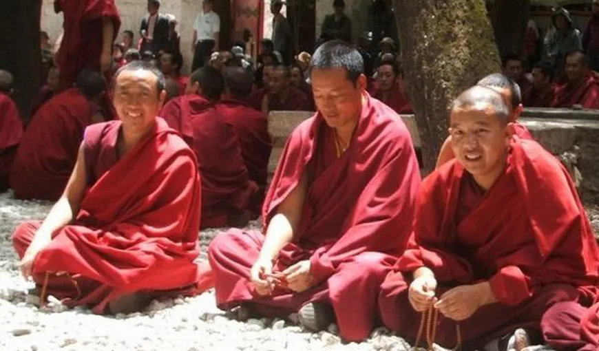 Un tânăr călugăr tibetan şi-a dat foc China, în semn de protest