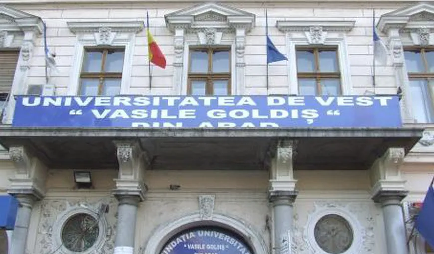 Doi lectori de la Universitatea „Vasile Goldiş” din Arad, acuzaţi că vindeau lucrări de licenţă