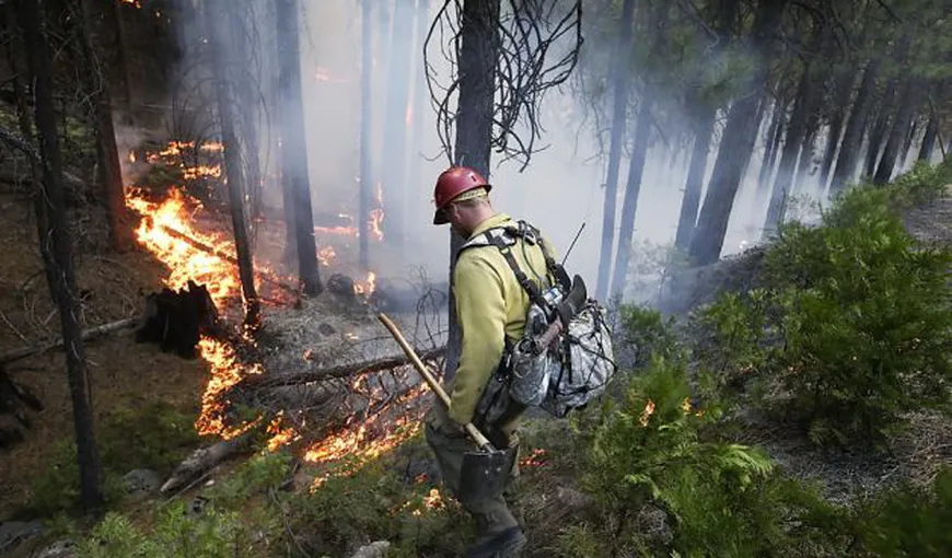 Incendiul de la parcul natural californian Yosemite continuă să se extindă