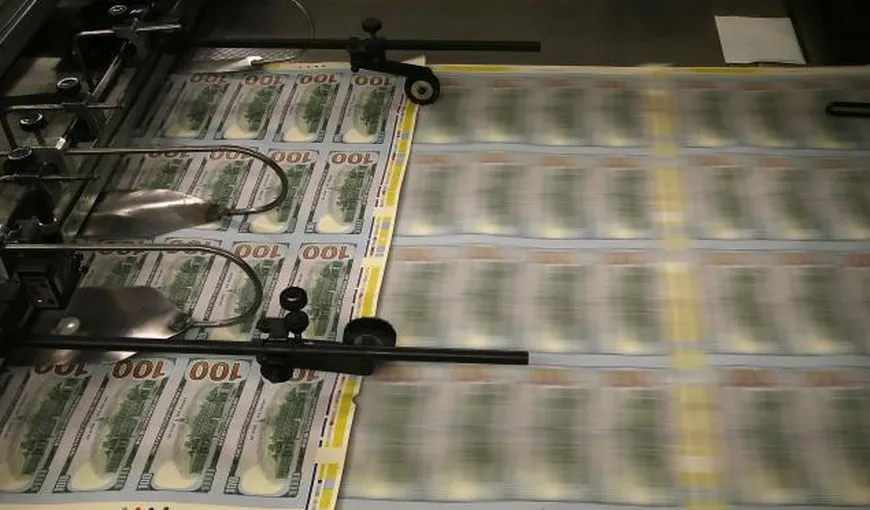 TREI MILIARDE de dolari au fost tipărite greşit la o bancă din Washington. La cât se ridică paguba