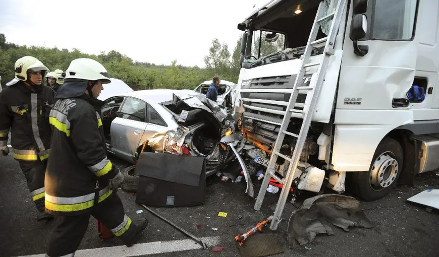 Firma care deţinea microbuzul implicat în accidentul din Ungaria îndeplinea condiţiile legale de transport
