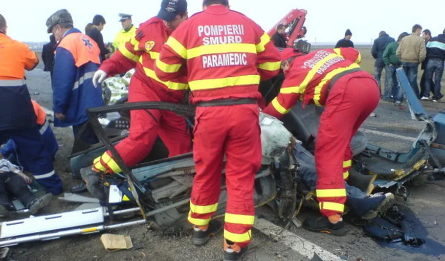 Accident grav în Timiş: Două persoane au murit după ce şoferul a pierdut controlul volanului