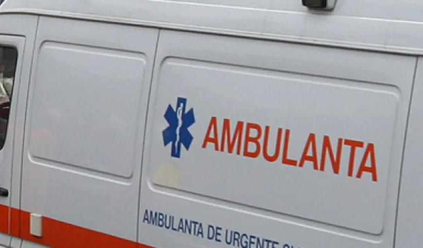 Un mort şi un rănit după ce un microbuz cu pasageri s-a ciocnit cu o maşină, pe DN 79