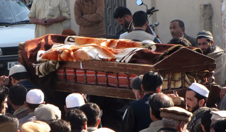 Atentat cu 38 de morţi produs în timpul unor funeralii, în Pakistan