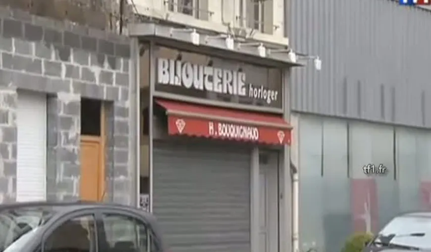 Trei români, arestaţi în Franţa după ce au jefuit un magazin de bijuterii