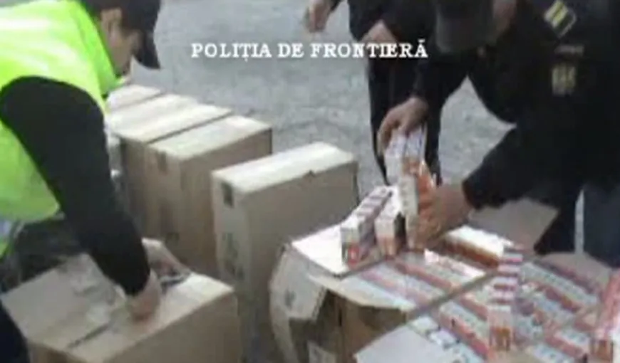 Poliţist prins în timp ce îi ajuta pe contrabandişti să introducă ţigări în ţară