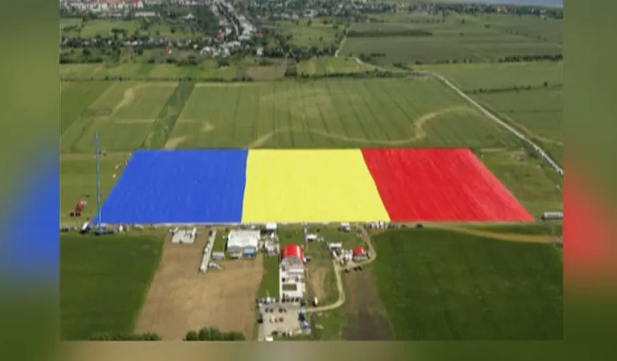 RECORD BIZAR. Drapelul României face lucruri trăsnite: bate japonezul cu cea mai mare creastă