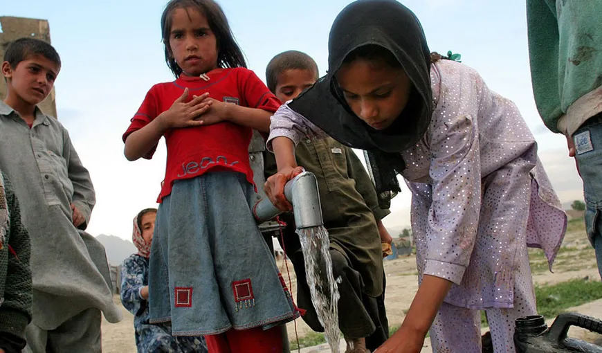Epidemie de holeră în Afganistan, înregistrându-se cel puţin 2.000 de cazuri de contaminare