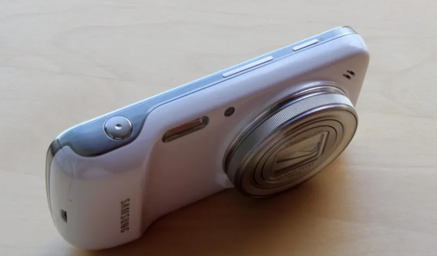 Samsung Galaxy S4 Zoom – „Am un telefon în camera foto” REVIEW