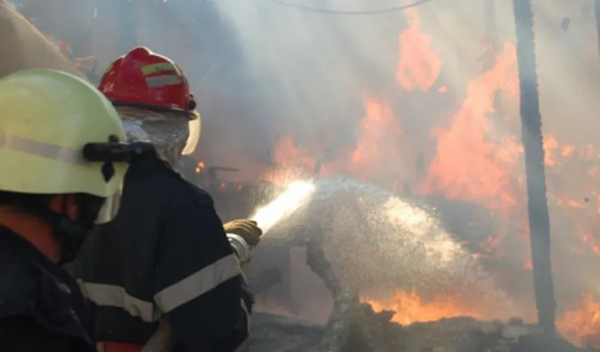 ŞTIREA TA:Incendiu violent în Popeşti Leordeni. Mai multe magazine au fost mistuite de flăcări VIDEO
