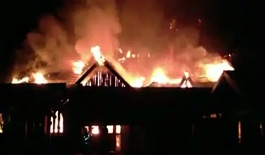 Incendiu puternic la un complex turistic în Alexandria VIDEO