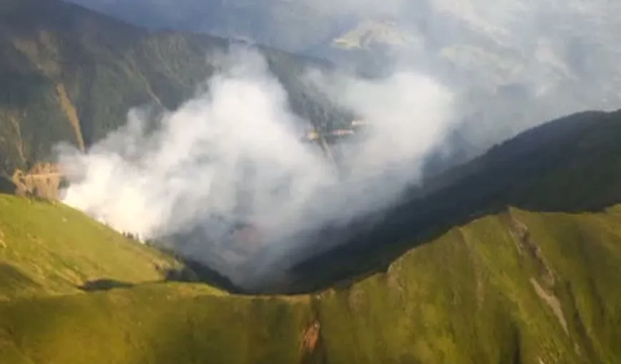 Incendiu de pădure în Munţii Maramureşului: Pompierii se luptă cu flăcările de peste 24 de ore