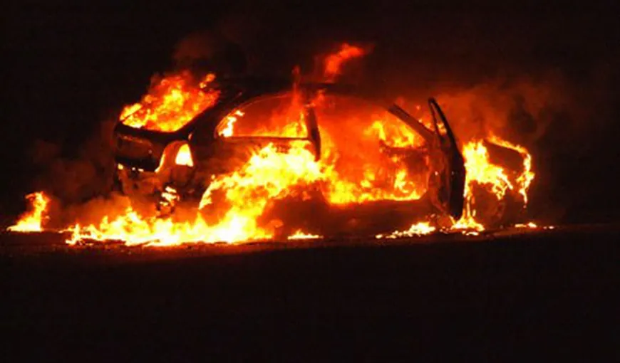 Un autoturism a ars în proporţie de 95%, în apropiere de Călugăreni