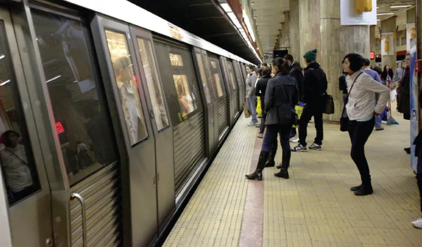 Un bărbat s-a ARUNCAT în faţa metroului, în Capitală