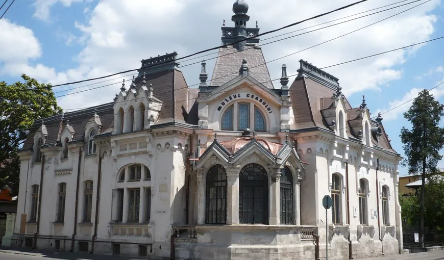 Muzeul Ceasului din Ploieşti, unde sunt peste 4.000 de exponate, închis trei ani pentru restaurare