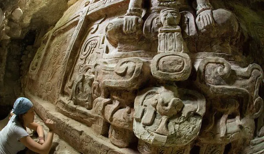 O friză maya SPECTACULOASĂ, descoperită în Guatemala FOTO