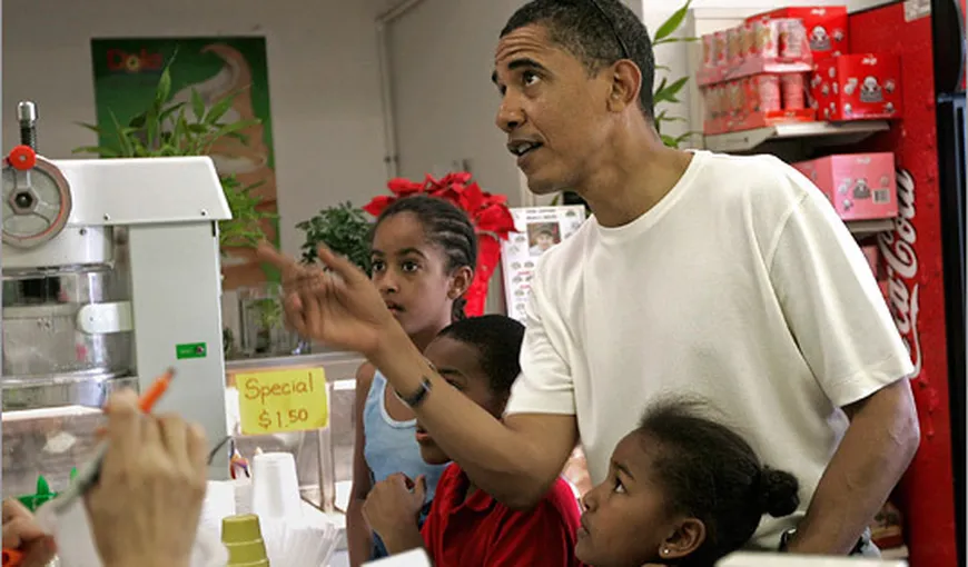 Derapaje alimentare: Preşedintele american Barack Obama a fost surprins, în vacanţă, la fast-food