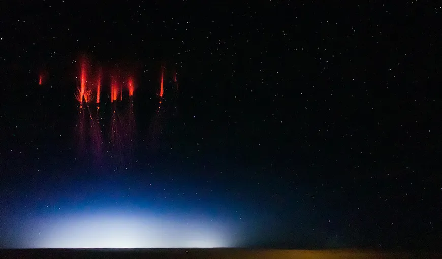 Un fenomen misterios: „Spiritele” roşii de pe cer, în noi imagini uimitoare FOTO