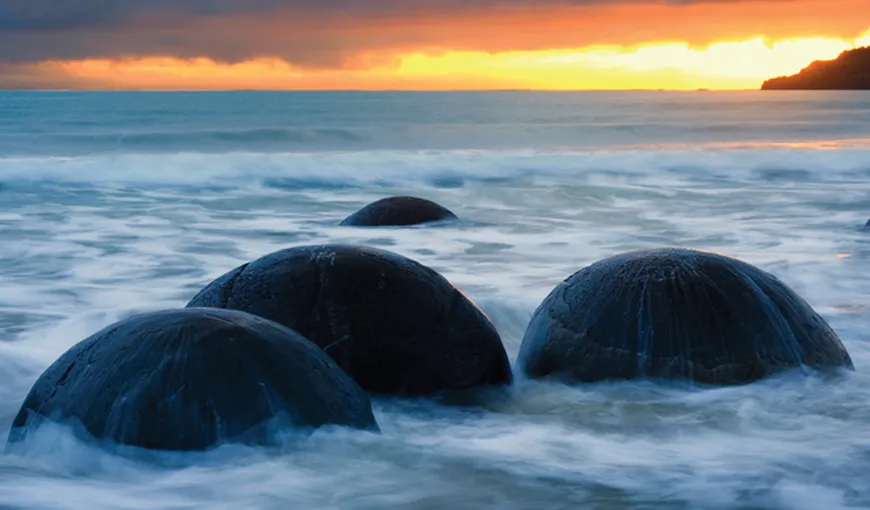 Misterioasele pietre Moeraki: Sferele ciudate de pe o plajă din Noua Zeelandă FOTO