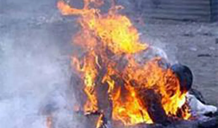 Nouă tentativă de sinucidere în Bulgaria: O femeie s-a stropit cu benzină şi şi-a dat foc