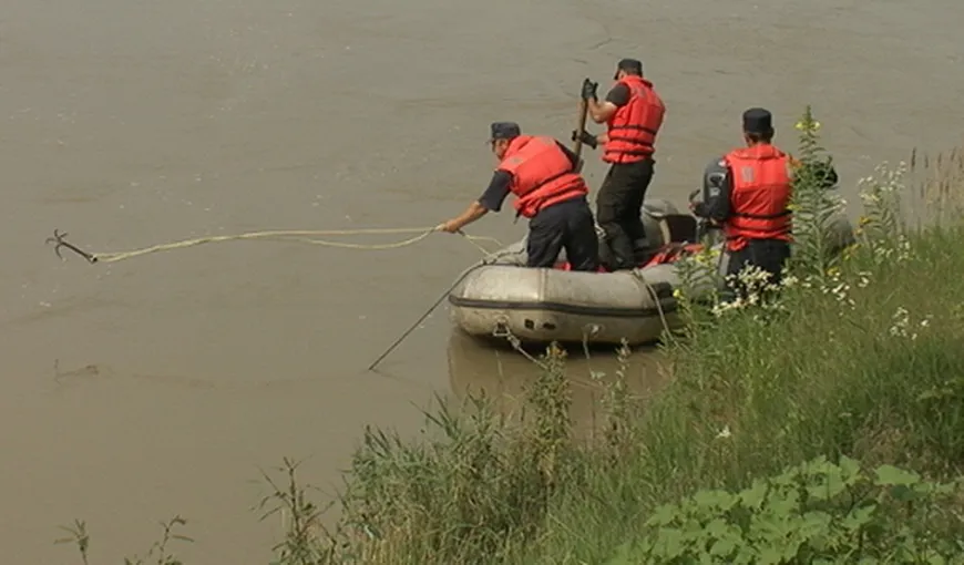 Trei copii, dispăruţi în apele râului Siret în timp ce se aflau la scăldat