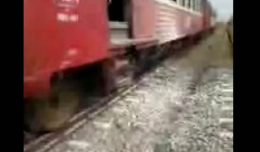 Tren în flăcări la Timişoara. O locomotivă a luat foc cu doar un kilometru înainte să ajungă în gară VIDEO