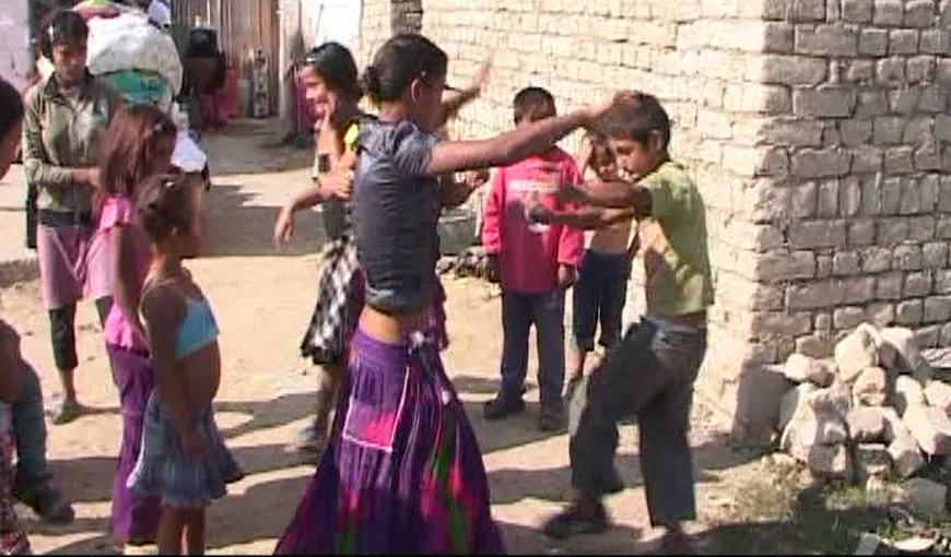 Acuzaţii grave aduse romilor căldărari: Copiii sunt căsătoriţi cu forţa, iar părinţii asistă la NOAPTEA NUNŢII