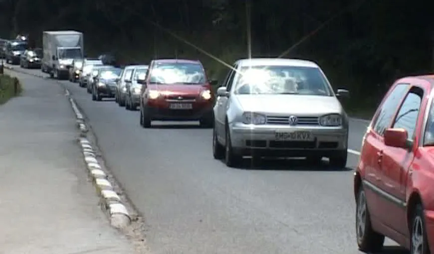 Trafic de coşmar pe DN 1: Maşinile au mers în coloană pe Valea Prahovei VIDEO
