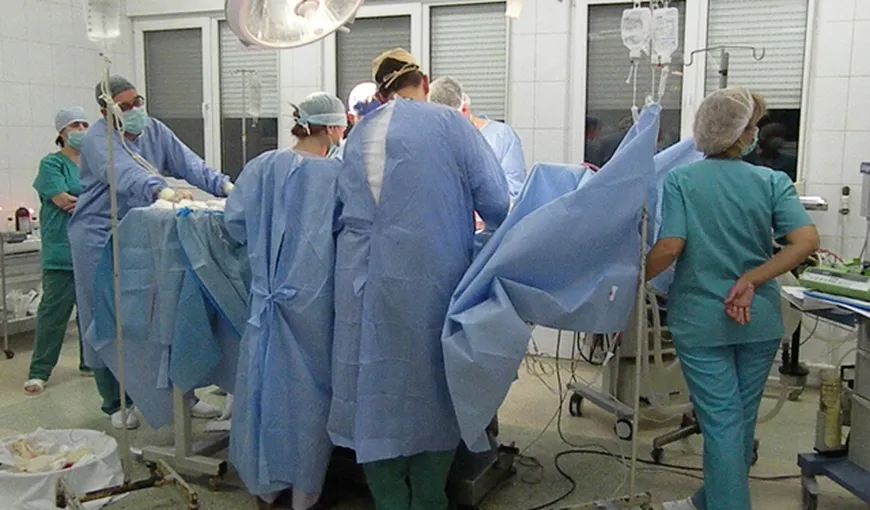 Medicii din Târgu Mureş au realizat, în PREMIERĂ NAŢIONALĂ, un transplant de grefă