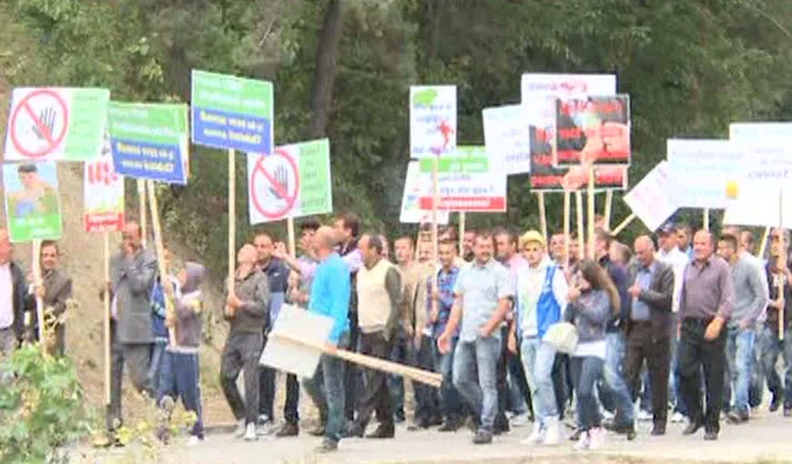 Protest inedit la Borşa: Primarul a pus lacăt pe primărie