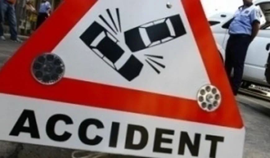 Accident rutier în Vaslui. Şoferul şi alţi trei pasageri au fugit, în timp ce altul a fost abandonat în maşină