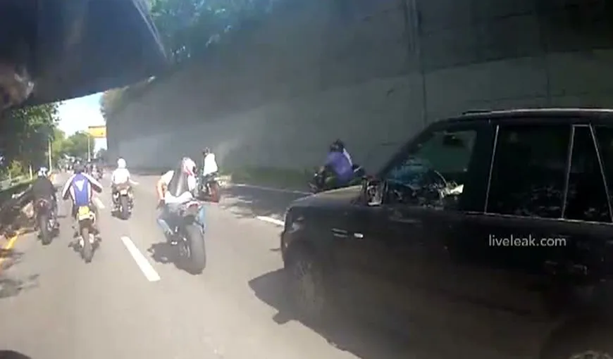 SUA: Mai mulţi motociclişti, călcaţi de maşina de teren la o paradă VIDEO