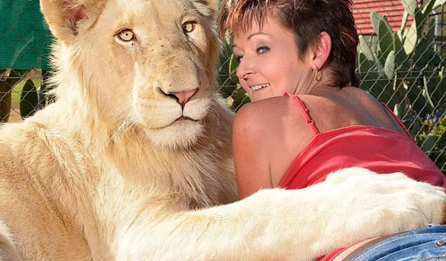 O prietenie incredibilă: O femeie are ca animal de companie un ditamai leul FOTO