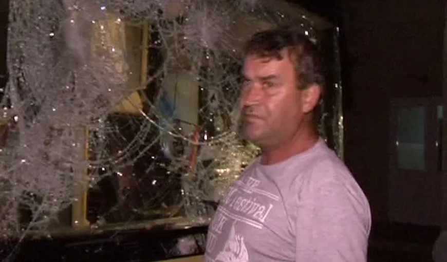 VIOLENŢE între suporteri, în Cupa României. Fanii Petrolului, atacaţi cu pietre de susţinători ai Craiovei