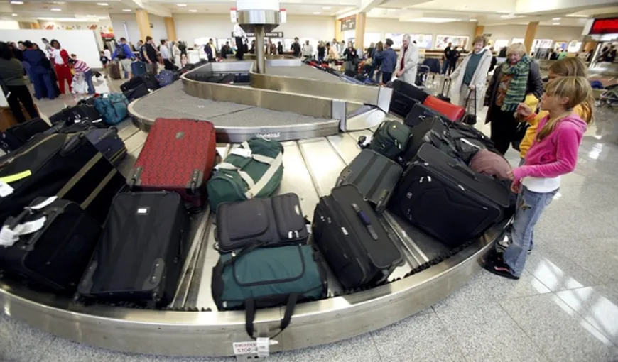 Tragedie într-un aeroport din Spania: Un bebeluş a murit după ce a fost uitat pe banda de bagaje